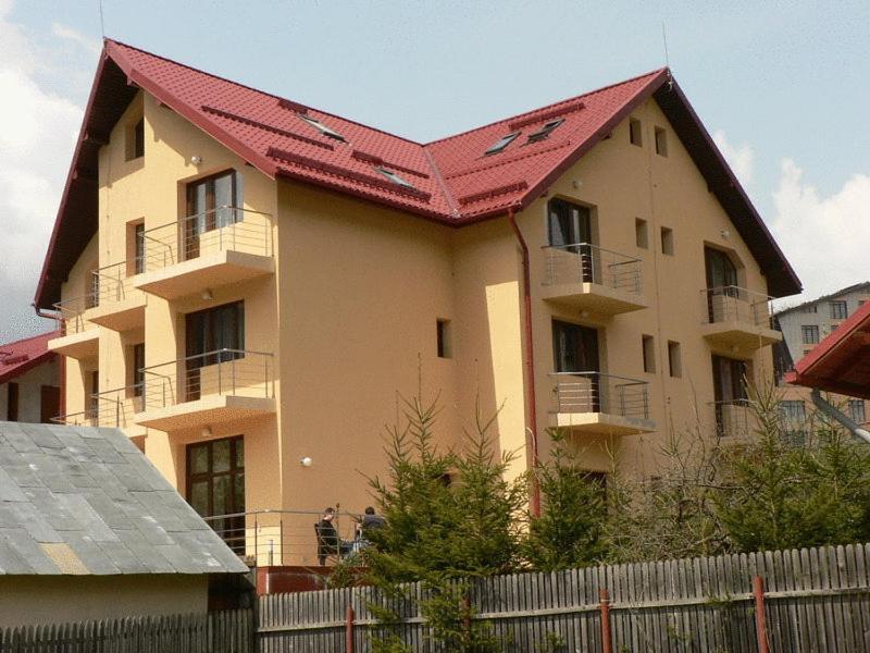 Flora Alpina Hotel Азуга Екстериор снимка