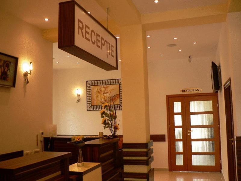 Flora Alpina Hotel Азуга Екстериор снимка