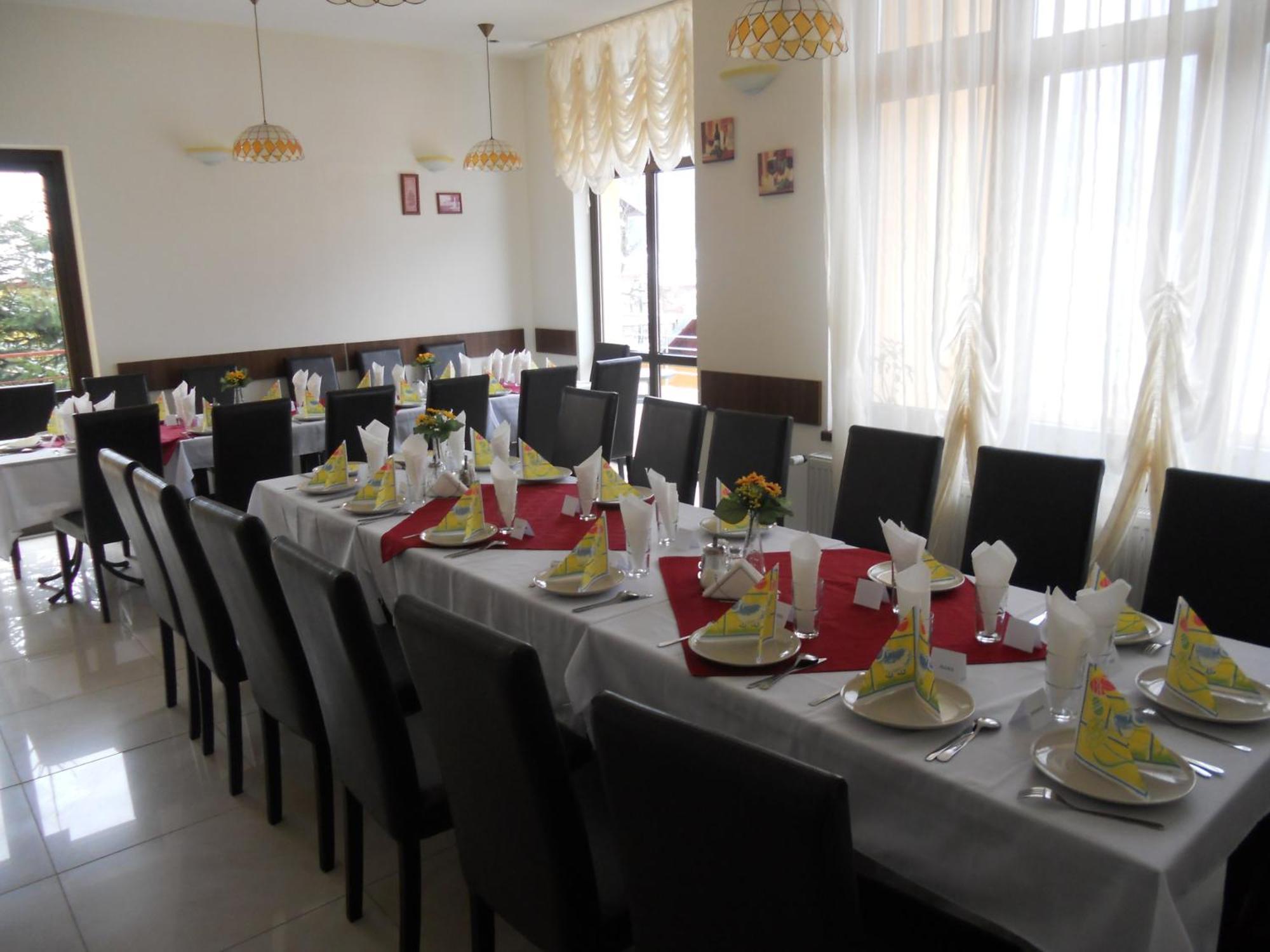 Flora Alpina Hotel Азуга Екстериор снимка