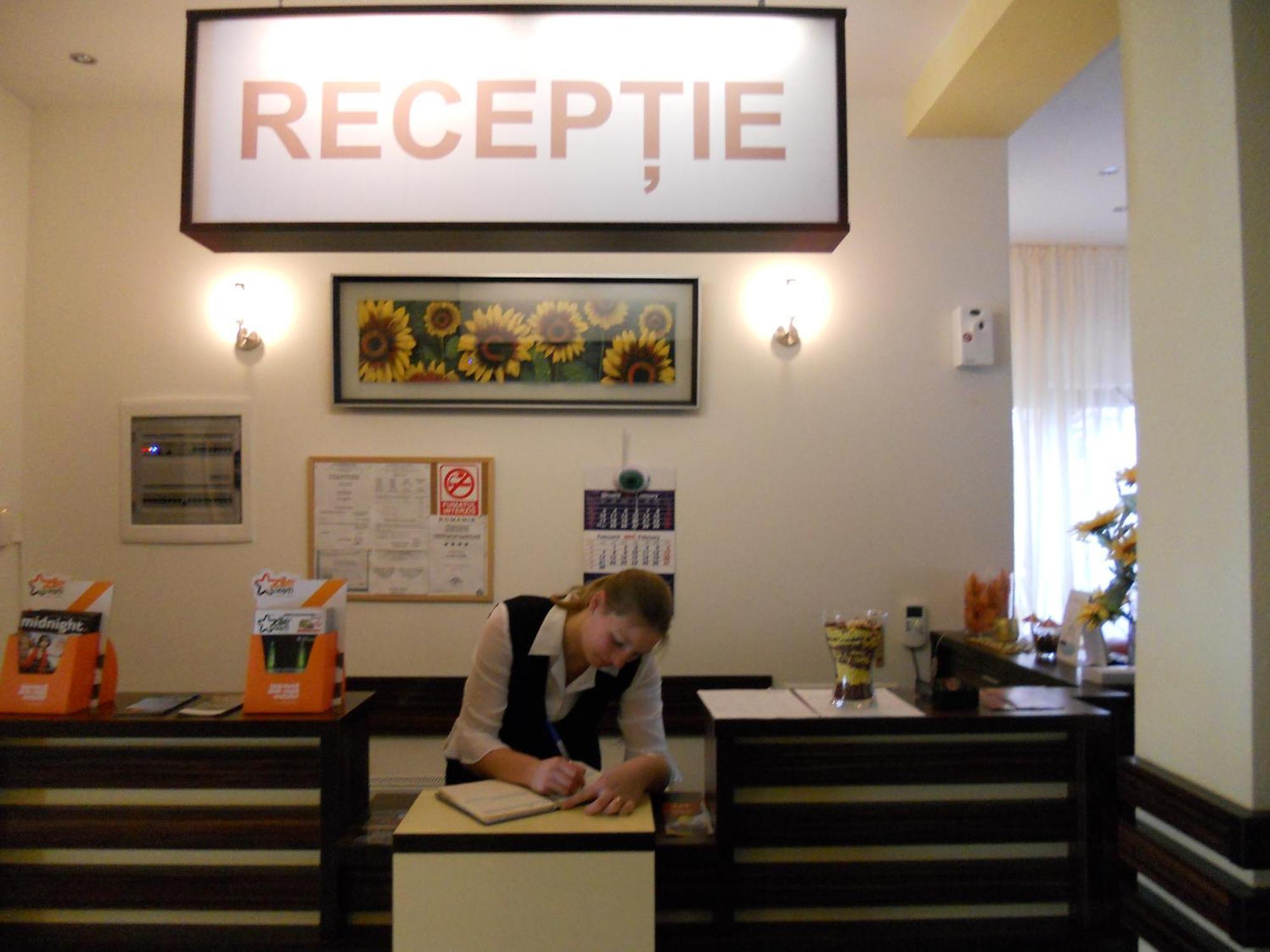 Flora Alpina Hotel Азуга Екстериор снимка